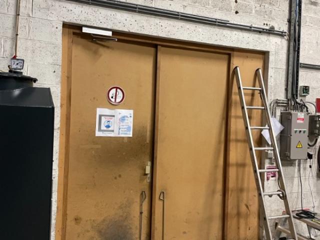 installation de citerne à mazout aérienne à double paroi dans un hall industriel